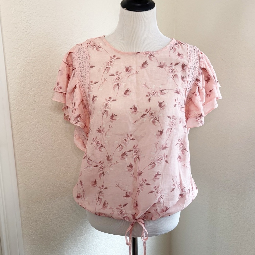 Chic Ruffle Sleeve Floral Blouse in Soft Pink
